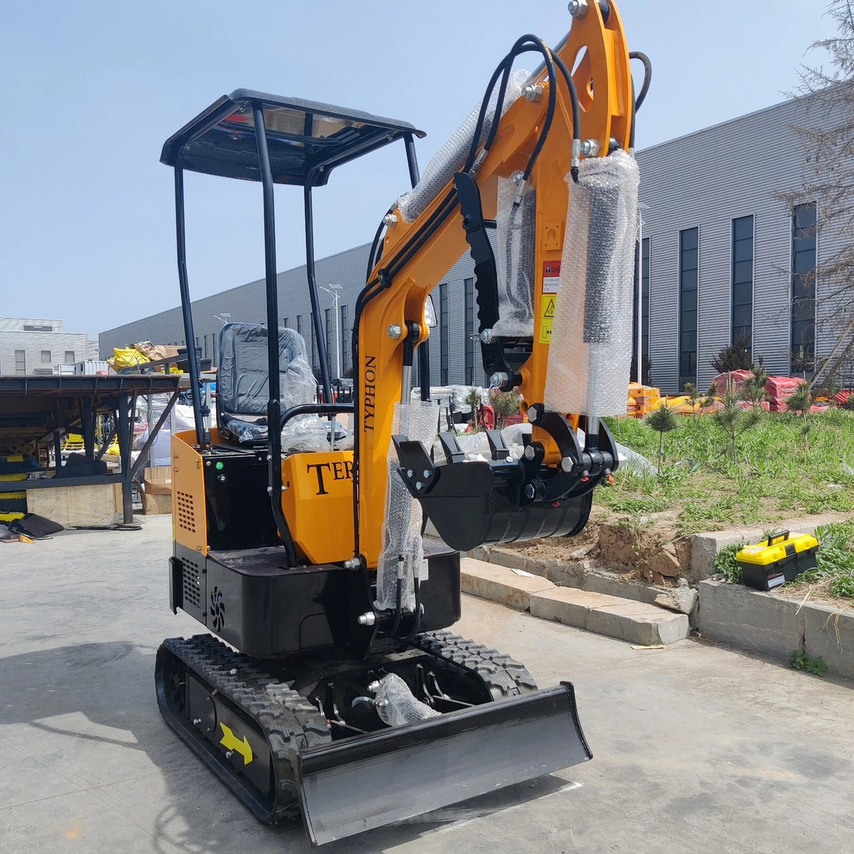 In USA Mini Excavator 1 Ton Digger 13.5hp Gas Tracked Crawler B&S EPA Engine